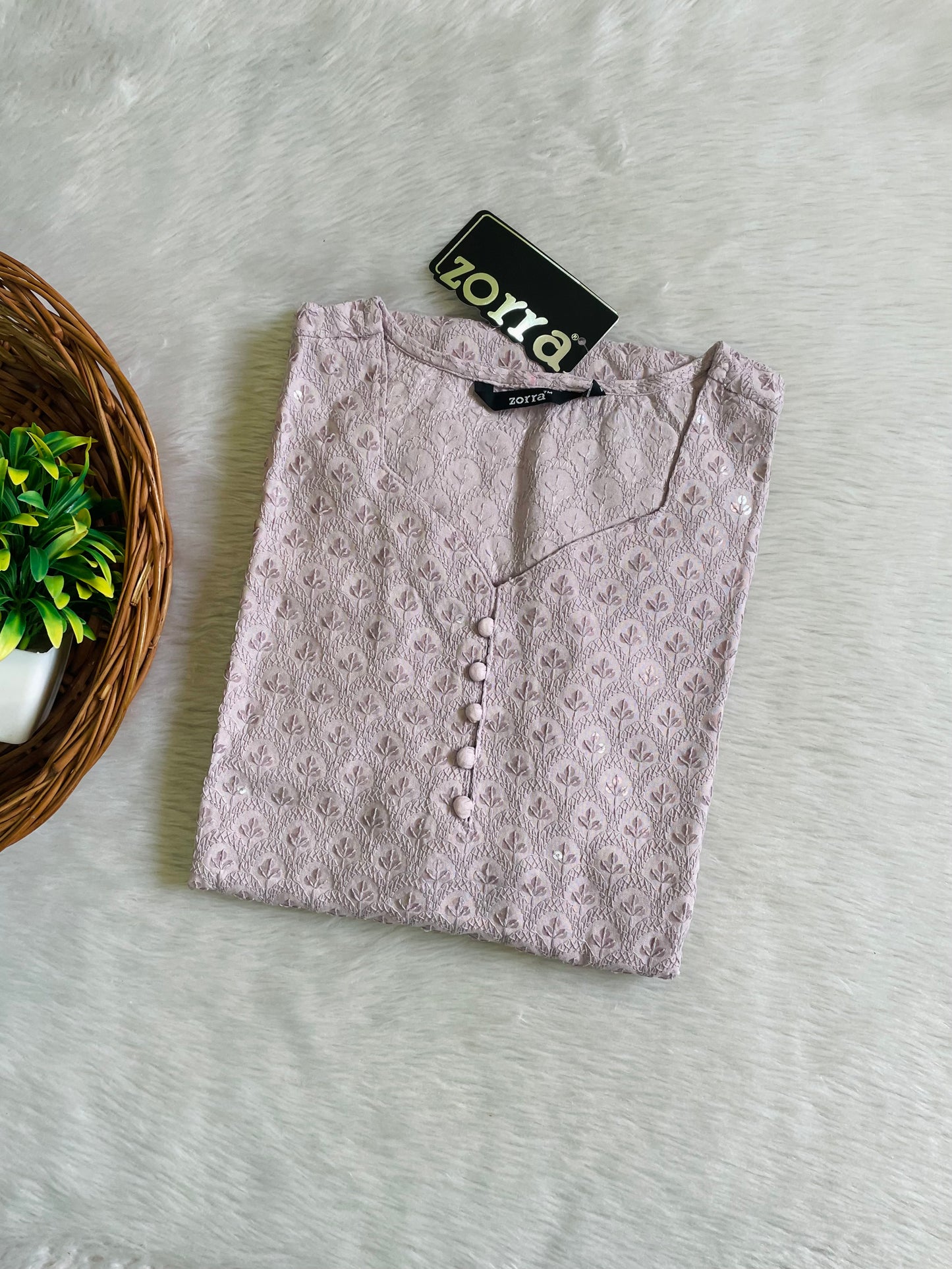 Hotselling Chikankari Kurtis