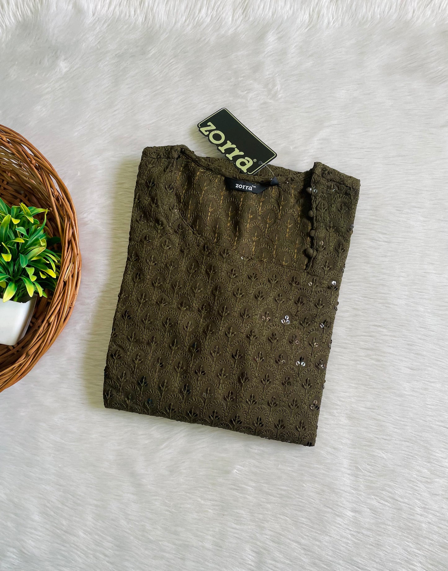 Hotselling Chikankari Kurtis
