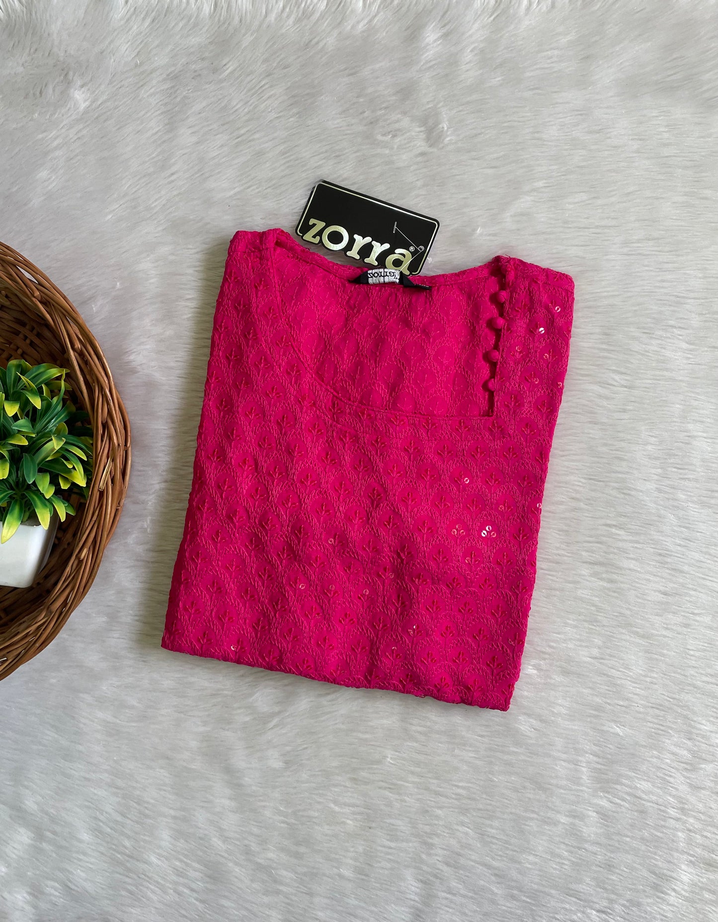 Hotselling Chikankari Kurtis